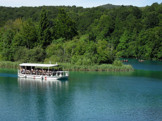 plitvice-lakes-boat-trip-on-the-lake